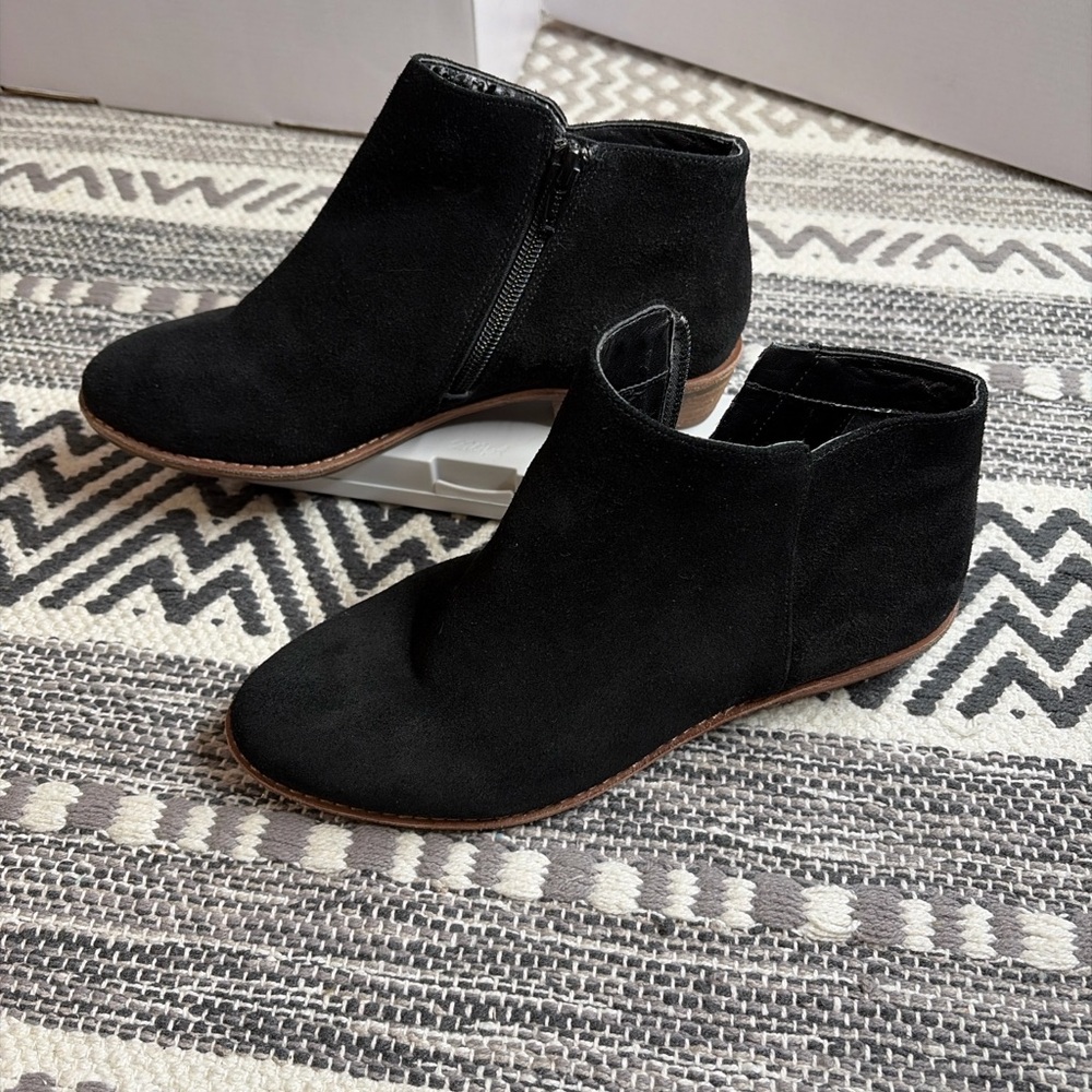 Gianni Bini Black Suede Ankle Booties Women’s 6.5 Side Zip Low Heel